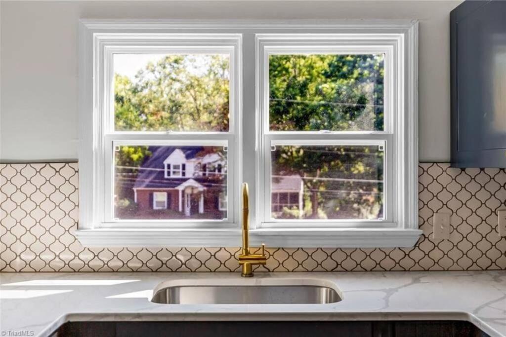Fully Renovated 4 Bed Buena Vista House Near Wfu Villa Winston-Salem Dış mekan fotoğraf